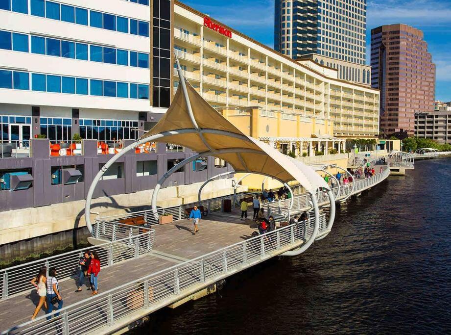 Chic Bungalow Apartment Steps From Armature Works & Downtown Riverwalk Tampa Exterior foto